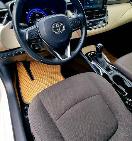 Белый Тойота Королла, объемом двигателя 1.8 л и пробегом 45 тыс. км за 26300 $, фото 12 на Automoto.ua