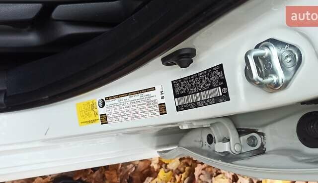 Білий Тойота Королла, об'ємом двигуна 1.8 л та пробігом 169 тис. км за 19900 $, фото 9 на Automoto.ua