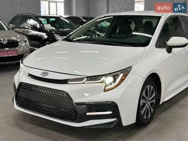 Белый Тойота Королла, объемом двигателя 1.8 л и пробегом 50 тыс. км за 19999 $, фото 2 на Automoto.ua