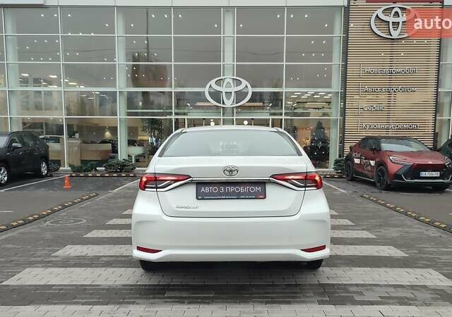 Белый Тойота Королла, объемом двигателя 1.6 л и пробегом 70 тыс. км за 17922 $, фото 3 на Automoto.ua