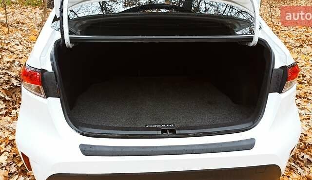 Білий Тойота Королла, об'ємом двигуна 1.8 л та пробігом 169 тис. км за 19900 $, фото 8 на Automoto.ua