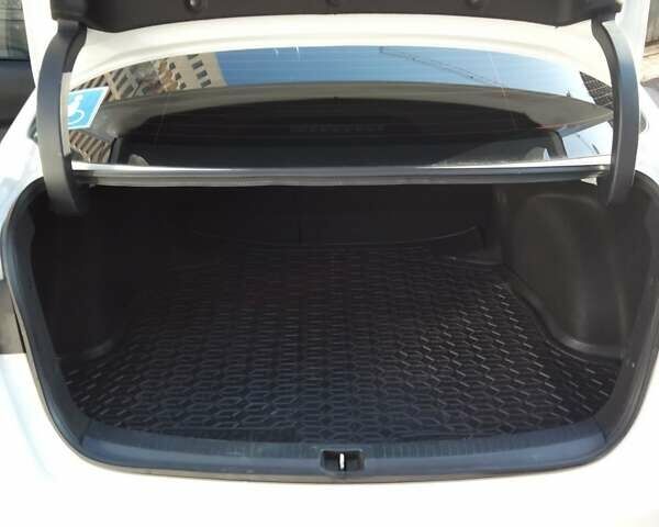 Белый Тойота Королла, объемом двигателя 1.59 л и пробегом 65 тыс. км за 21750 $, фото 6 на Automoto.ua