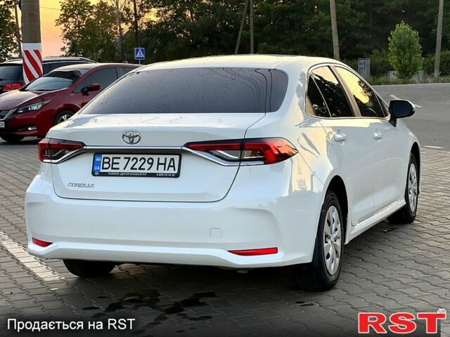 Белый Тойота Королла, объемом двигателя 1.6 л и пробегом 52 тыс. км за 18000 $, фото 4 на Automoto.ua