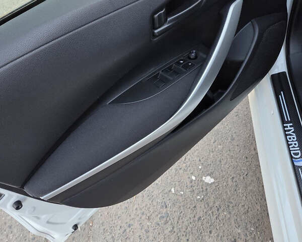 Белый Тойота Королла, объемом двигателя 1.8 л и пробегом 140 тыс. км за 18600 $, фото 18 на Automoto.ua