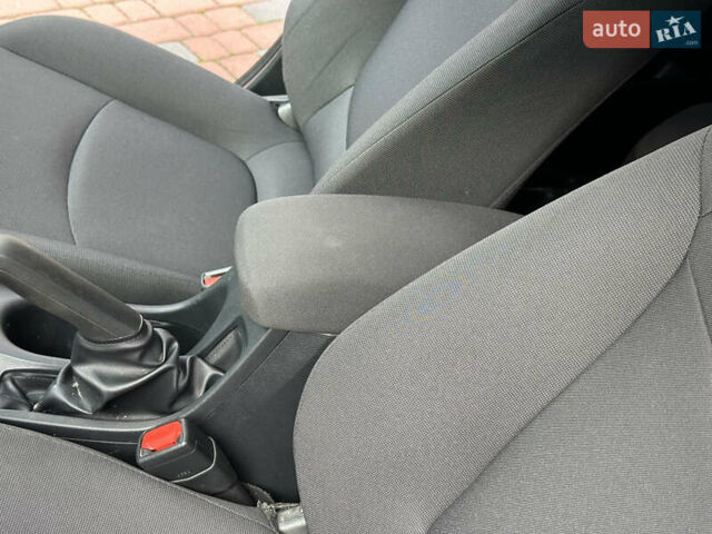 Белый Тойота Королла, объемом двигателя 1.49 л и пробегом 161 тыс. км за 14450 $, фото 102 на Automoto.ua