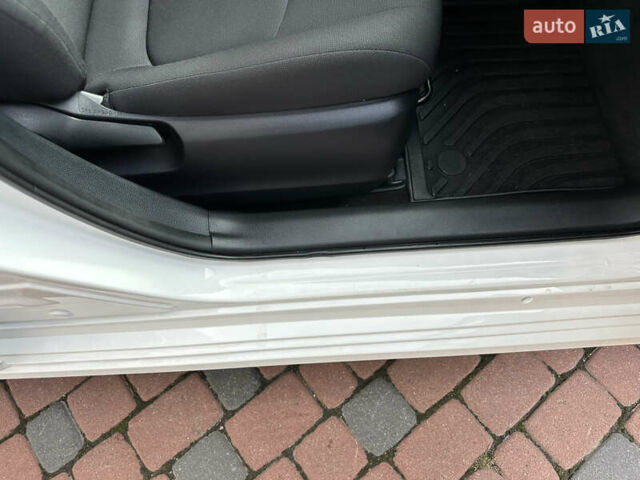 Белый Тойота Королла, объемом двигателя 1.49 л и пробегом 161 тыс. км за 14450 $, фото 130 на Automoto.ua