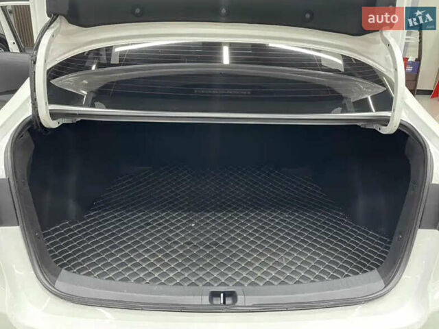 Белый Тойота Королла, объемом двигателя 0 л и пробегом 35 тыс. км за 23900 $, фото 8 на Automoto.ua