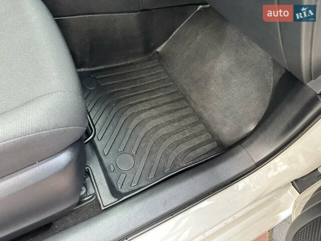 Белый Тойота Королла, объемом двигателя 1.49 л и пробегом 161 тыс. км за 14450 $, фото 129 на Automoto.ua