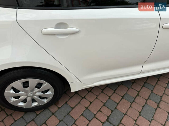 Белый Тойота Королла, объемом двигателя 1.49 л и пробегом 161 тыс. км за 14450 $, фото 85 на Automoto.ua