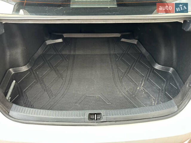 Белый Тойота Королла, объемом двигателя 1.49 л и пробегом 161 тыс. км за 14450 $, фото 165 на Automoto.ua