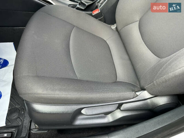 Белый Тойота Королла, объемом двигателя 1.49 л и пробегом 161 тыс. км за 14450 $, фото 100 на Automoto.ua