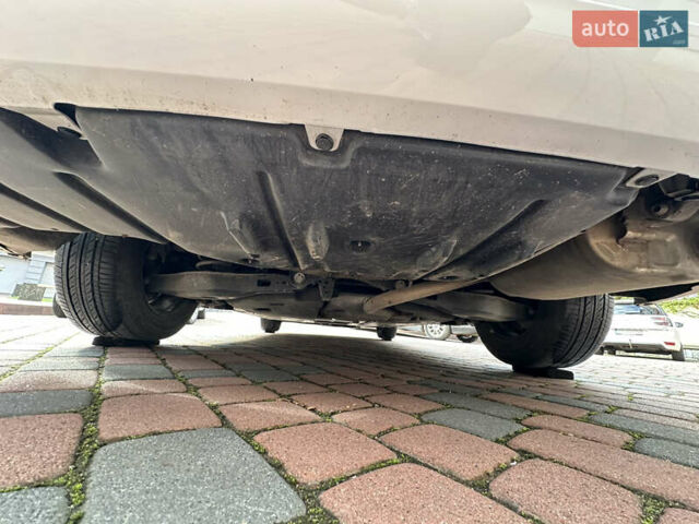 Белый Тойота Королла, объемом двигателя 1.49 л и пробегом 161 тыс. км за 14450 $, фото 90 на Automoto.ua