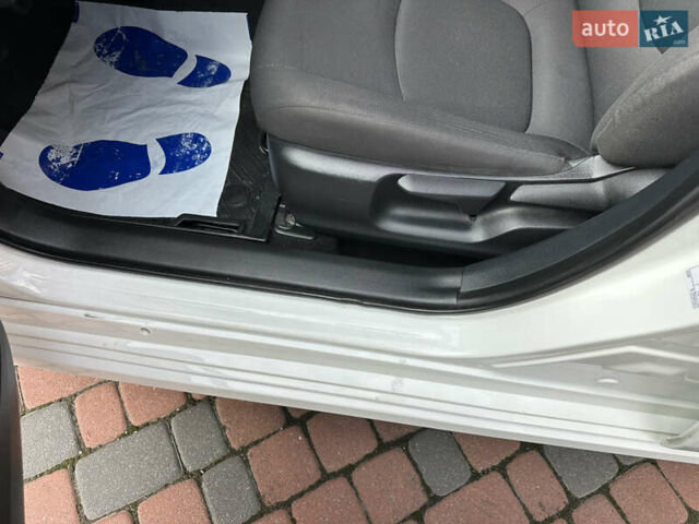 Белый Тойота Королла, объемом двигателя 1.49 л и пробегом 161 тыс. км за 14450 $, фото 96 на Automoto.ua