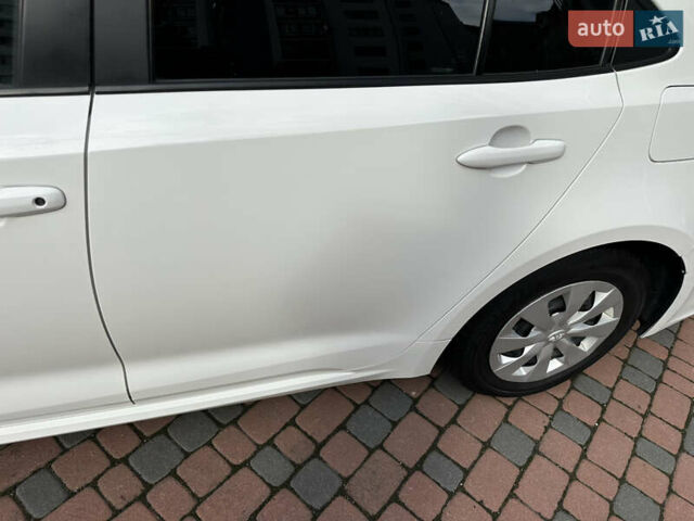 Белый Тойота Королла, объемом двигателя 1.49 л и пробегом 161 тыс. км за 14450 $, фото 81 на Automoto.ua