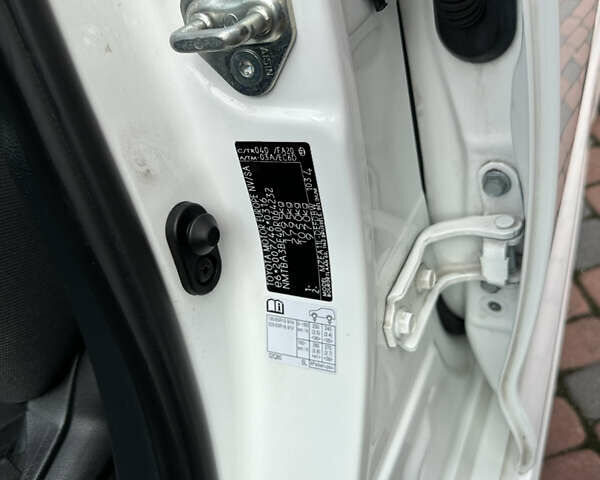 Белый Тойота Королла, объемом двигателя 1.49 л и пробегом 161 тыс. км за 14450 $, фото 97 на Automoto.ua