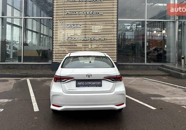 Белый Тойота Королла, объемом двигателя 1.6 л и пробегом 4 тыс. км за 23900 $, фото 3 на Automoto.ua