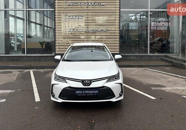 Белый Тойота Королла, объемом двигателя 1.6 л и пробегом 4 тыс. км за 23900 $, фото 4 на Automoto.ua