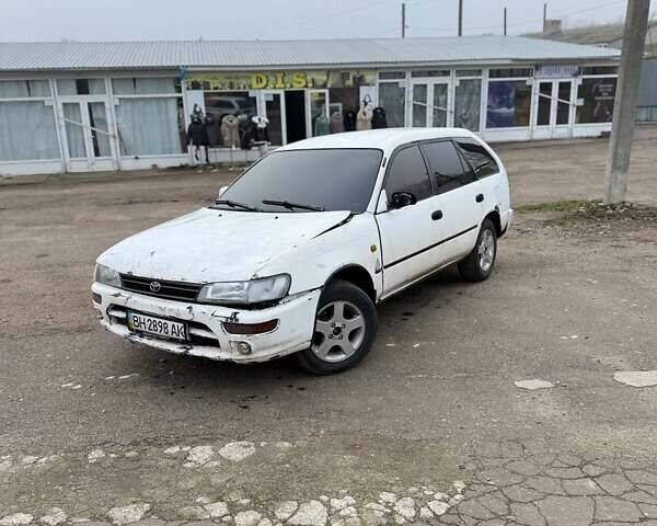 Белый Тойота Королла, объемом двигателя 1.3 л и пробегом 600 тыс. км за 1300 $, фото 7 на Automoto.ua