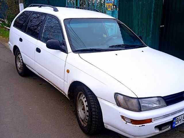 Белый Тойота Королла, объемом двигателя 2 л и пробегом 222 тыс. км за 1800 $, фото 1 на Automoto.ua