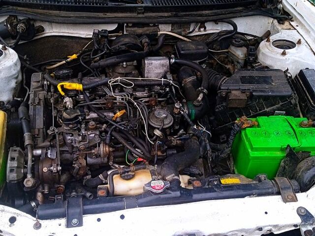 Белый Тойота Королла, объемом двигателя 2 л и пробегом 222 тыс. км за 1800 $, фото 2 на Automoto.ua