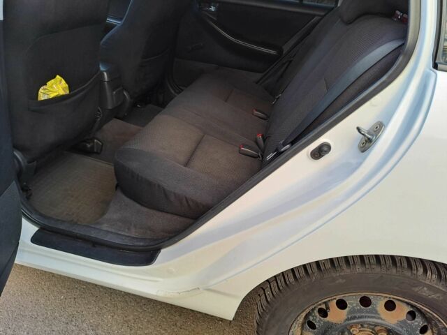 Білий Тойота Королла, об'ємом двигуна 1.4 л та пробігом 286 тис. км за 3900 $, фото 9 на Automoto.ua