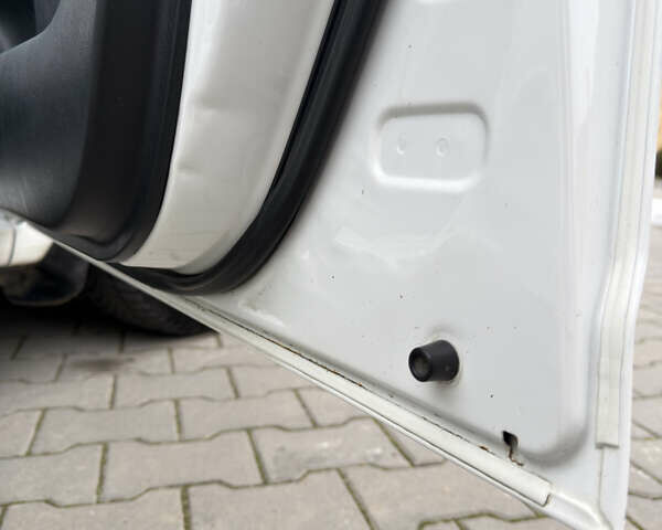 Білий Тойота Королла, об'ємом двигуна 1.36 л та пробігом 230 тис. км за 6300 $, фото 20 на Automoto.ua