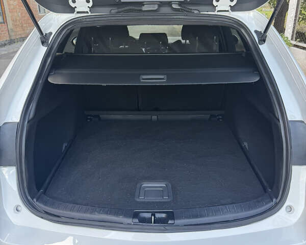 Белый Тойота Королла, объемом двигателя 1.8 л и пробегом 142 тыс. км за 21000 $, фото 27 на Automoto.ua