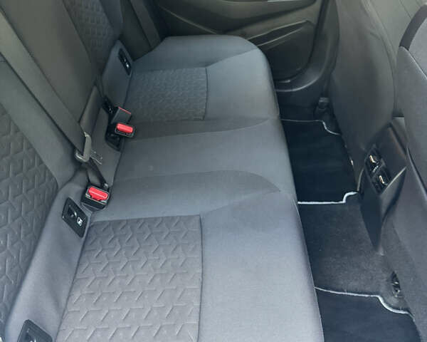 Белый Тойота Королла, объемом двигателя 1.8 л и пробегом 142 тыс. км за 21000 $, фото 31 на Automoto.ua