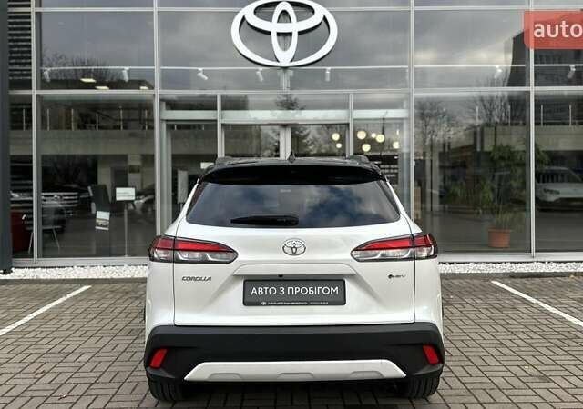 Белый Тойота Королла, объемом двигателя 1.99 л и пробегом 19 тыс. км за 37740 $, фото 3 на Automoto.ua