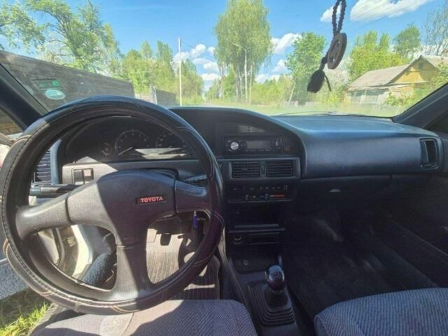 Белый Тойота Королла, объемом двигателя 1.6 л и пробегом 340 тыс. км за 716 $, фото 3 на Automoto.ua