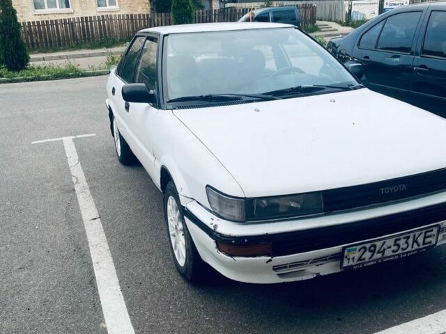 Белый Тойота Королла, объемом двигателя 1.6 л и пробегом 340 тыс. км за 716 $, фото 4 на Automoto.ua