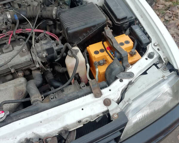 Белый Тойота Королла, объемом двигателя 1.3 л и пробегом 400 тыс. км за 2000 $, фото 20 на Automoto.ua