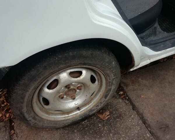 Белый Тойота Королла, объемом двигателя 1.3 л и пробегом 400 тыс. км за 2000 $, фото 11 на Automoto.ua