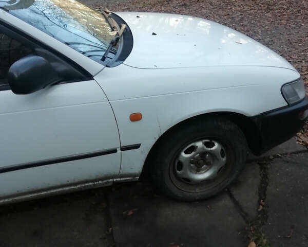 Белый Тойота Королла, объемом двигателя 1.3 л и пробегом 400 тыс. км за 2000 $, фото 18 на Automoto.ua