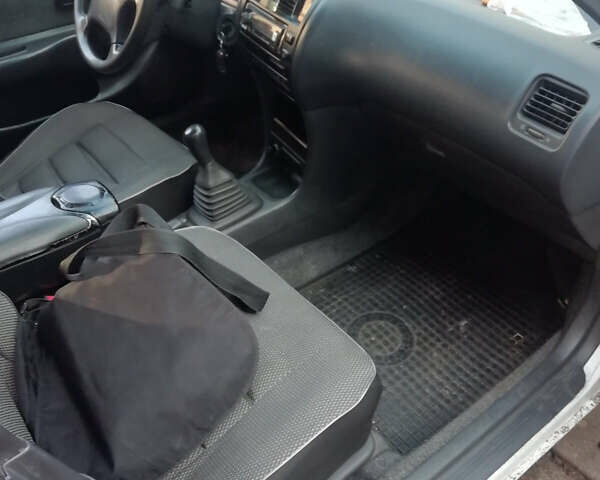 Белый Тойота Королла, объемом двигателя 1.3 л и пробегом 400 тыс. км за 2000 $, фото 19 на Automoto.ua