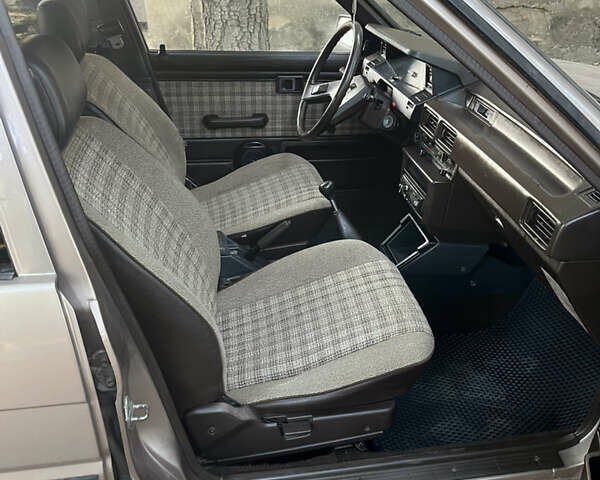 Бежевый Тойота Королла, объемом двигателя 1.3 л и пробегом 20 тыс. км за 1700 $, фото 3 на Automoto.ua