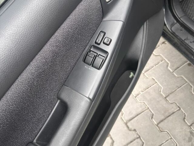 Чорний Тойота Королла, об'ємом двигуна 2 л та пробігом 311 тис. км за 3300 $, фото 6 на Automoto.ua