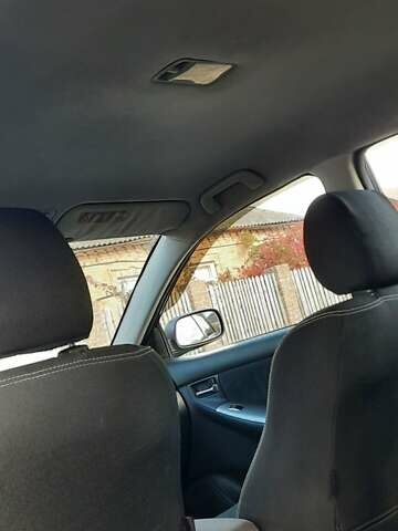 Черный Тойота Королла, объемом двигателя 1.6 л и пробегом 204 тыс. км за 4350 $, фото 5 на Automoto.ua