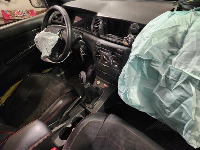 Черный Тойота Королла, объемом двигателя 1.4 л и пробегом 350 тыс. км за 2383 $, фото 7 на Automoto.ua