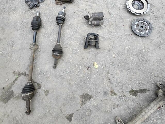 Черный Тойота Королла, объемом двигателя 1.4 л и пробегом 350 тыс. км за 2383 $, фото 3 на Automoto.ua