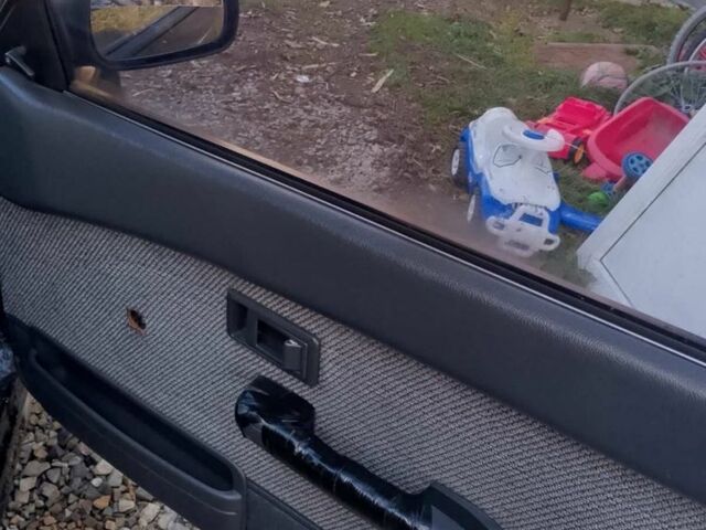 Черный Тойота Королла, объемом двигателя 1.3 л и пробегом 300 тыс. км за 800 $, фото 16 на Automoto.ua