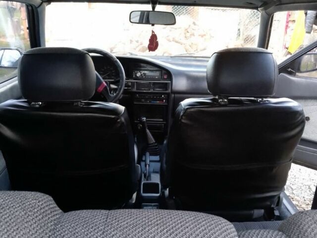 Черный Тойота Королла, объемом двигателя 1.3 л и пробегом 300 тыс. км за 800 $, фото 9 на Automoto.ua