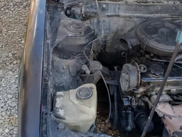 Черный Тойота Королла, объемом двигателя 1.3 л и пробегом 300 тыс. км за 800 $, фото 4 на Automoto.ua