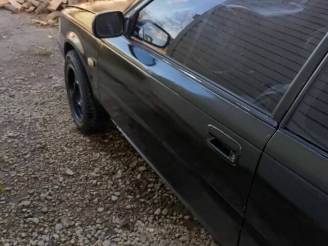 Черный Тойота Королла, объемом двигателя 1.3 л и пробегом 300 тыс. км за 800 $, фото 1 на Automoto.ua