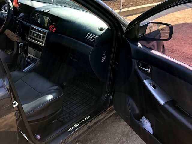 Черный Тойота Королла, объемом двигателя 1.6 л и пробегом 265 тыс. км за 3900 $, фото 7 на Automoto.ua