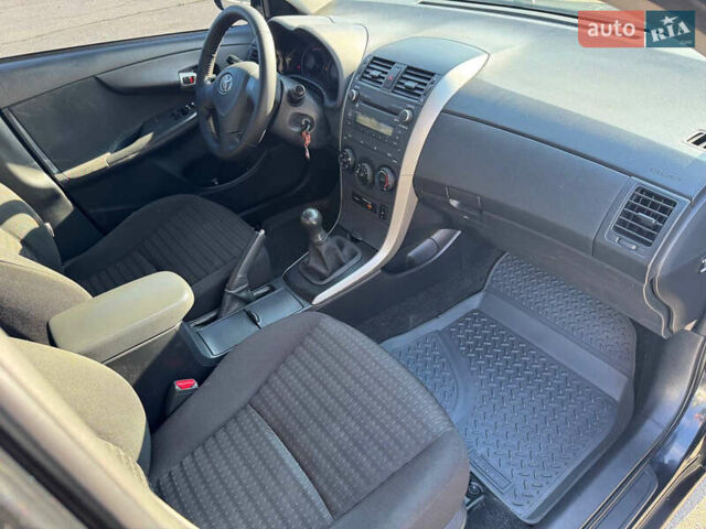 Чорний Тойота Королла, об'ємом двигуна 1.6 л та пробігом 230 тис. км за 5800 $, фото 14 на Automoto.ua