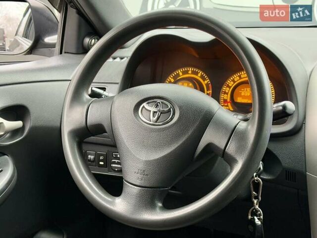 Черный Тойота Королла, объемом двигателя 1.6 л и пробегом 221 тыс. км за 6600 $, фото 14 на Automoto.ua