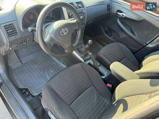 Чорний Тойота Королла, об'ємом двигуна 1.6 л та пробігом 230 тис. км за 5800 $, фото 10 на Automoto.ua