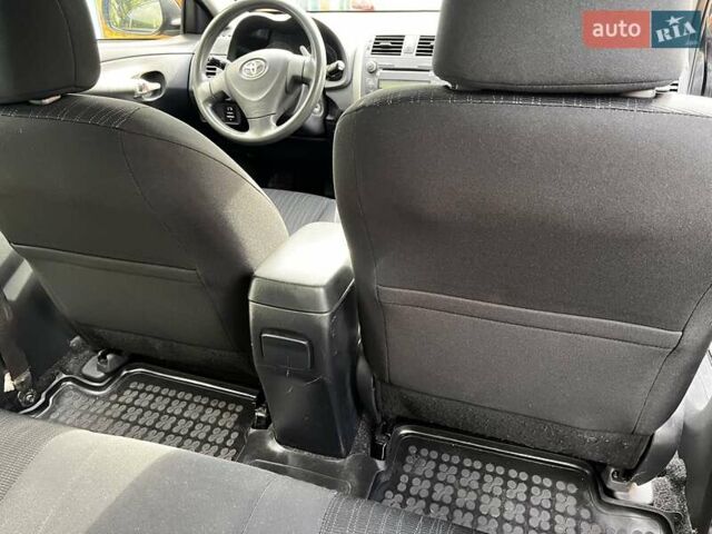 Черный Тойота Королла, объемом двигателя 1.59 л и пробегом 177 тыс. км за 7000 $, фото 19 на Automoto.ua