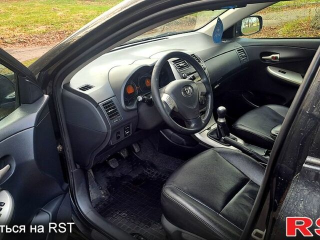 Черный Тойота Королла, объемом двигателя 1.6 л и пробегом 235 тыс. км за 7000 $, фото 4 на Automoto.ua